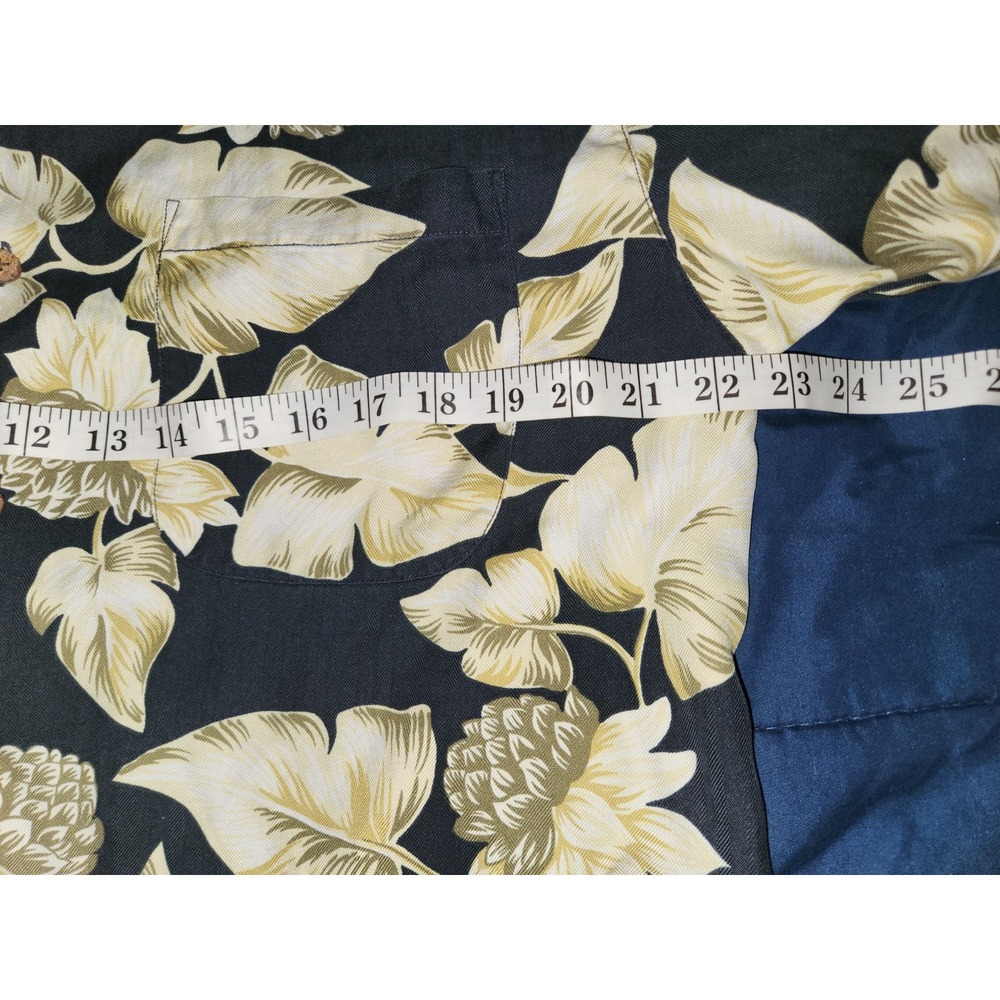 Tommy Bahama Shirt Mens Medium Navy Cream Floral Button Up Tropical Vacation - Picture 12 of 12